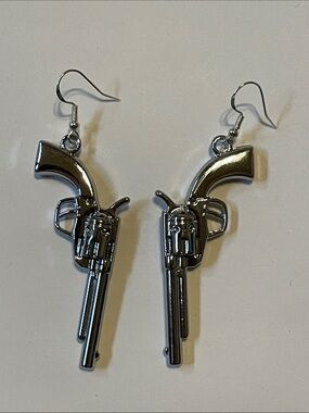 Gun-Shaped Dangle Earrings in Shiny Silver